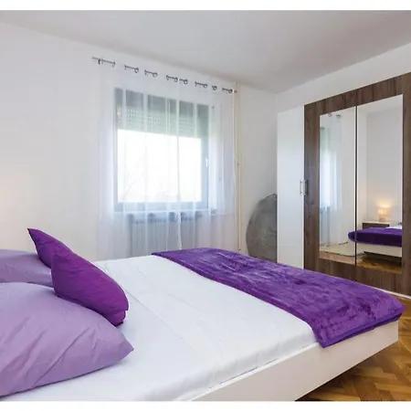Holiday Home Vesna 公寓