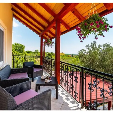 Holiday Home Vesna 公寓