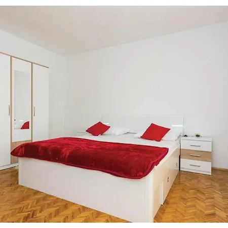 Holiday Home Vesna 公寓 *