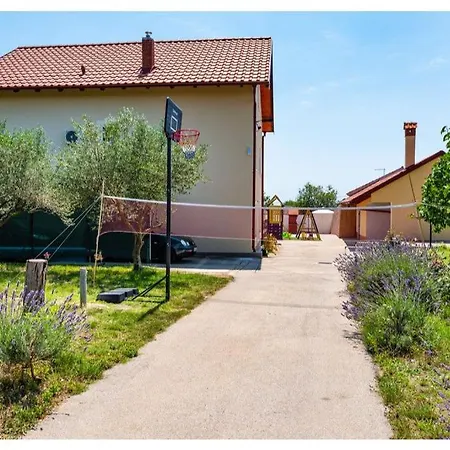 Holiday Home Vesna 公寓