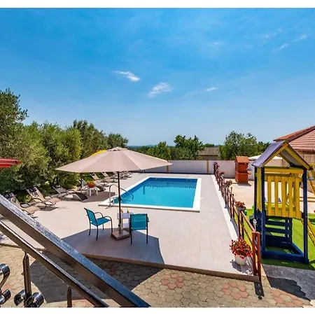 Holiday Home Vesna 公寓 *
